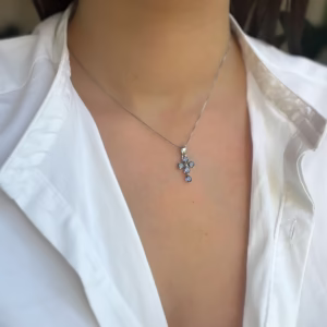 Серебряный крестик с мистик топазом 2.364ct