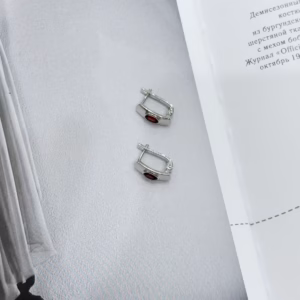 Серебряные серьги с гранатом